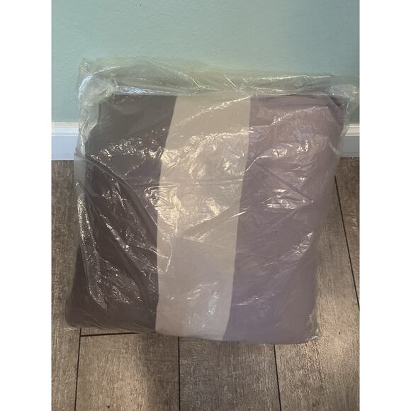 Guess Pillow 18 By 18 Inches Color Black- Freesia - Picture 1 of 8